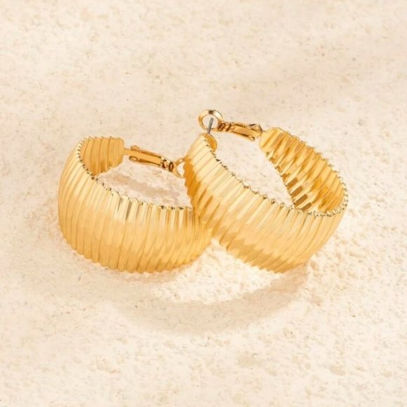 *Neci* Bangle Earrings - Picture 3 of 6